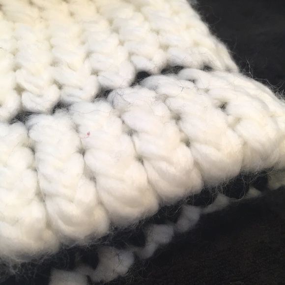 NWT BCBGeneration Warm Knit Winter Hat - Picture 6 of 8